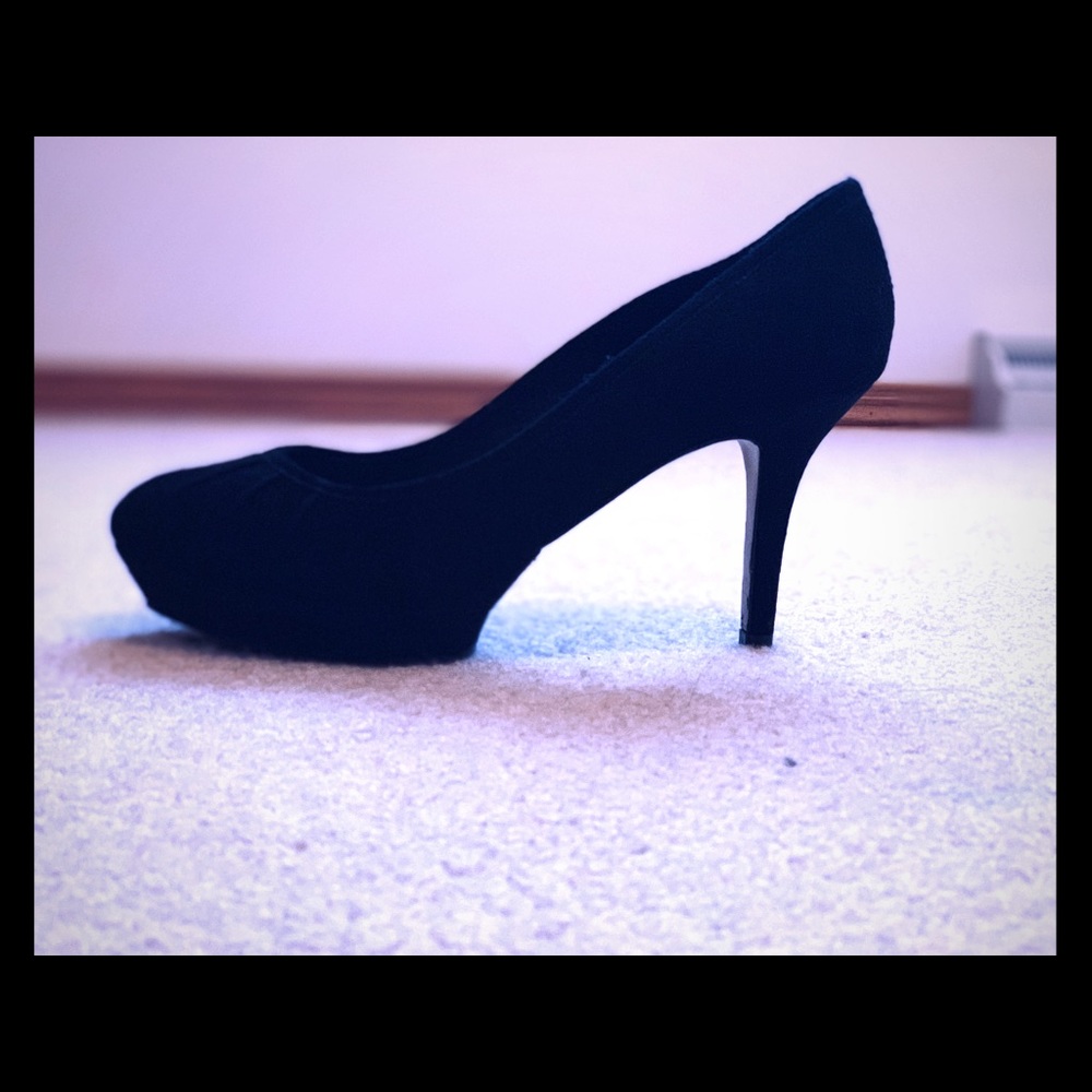 Nine West black platform heels suede/velvet like